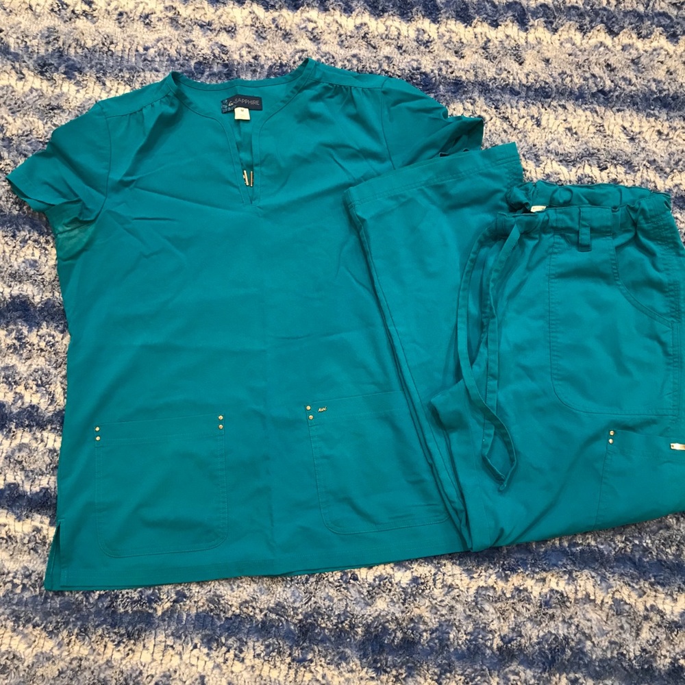 Koi sapphire scrub set size medium